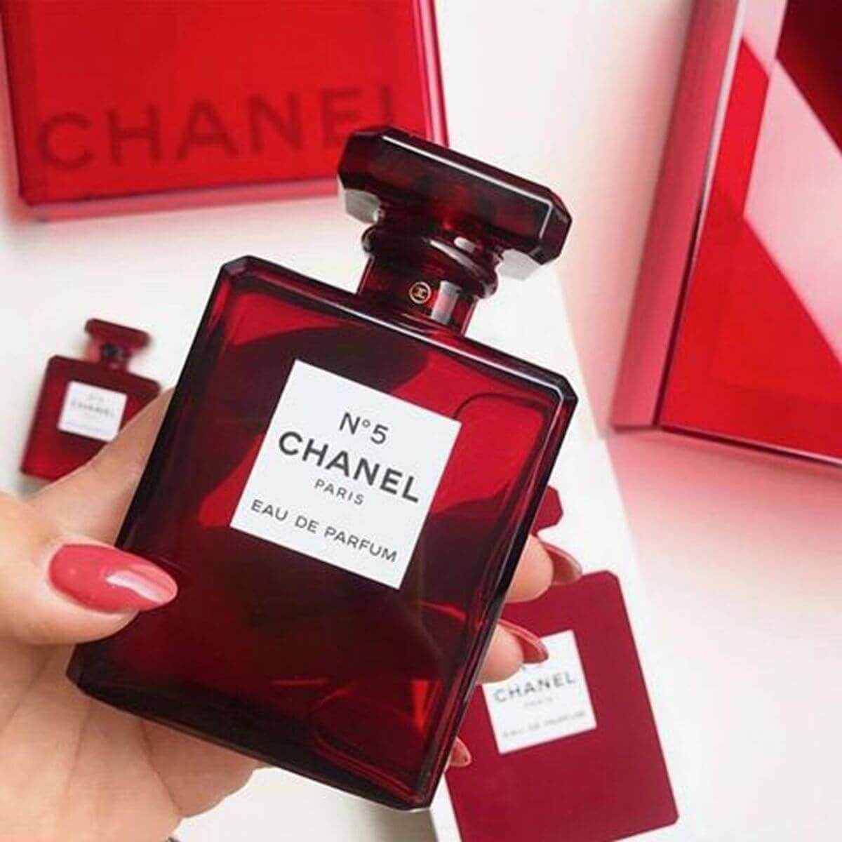 Khảo sát giá nước hoa Chanel để đảm bảo không mua phải sản phẩm kém chất lượng với giá thành cao nhé