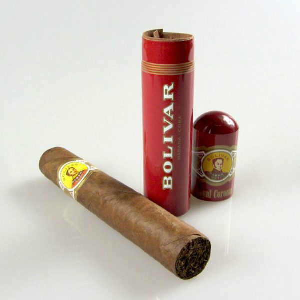 Bolivar Royal Coronas là những điếu xì gà mang hương vị kết hợp tuyệt vời của mùi da, mùi đất thô, cát