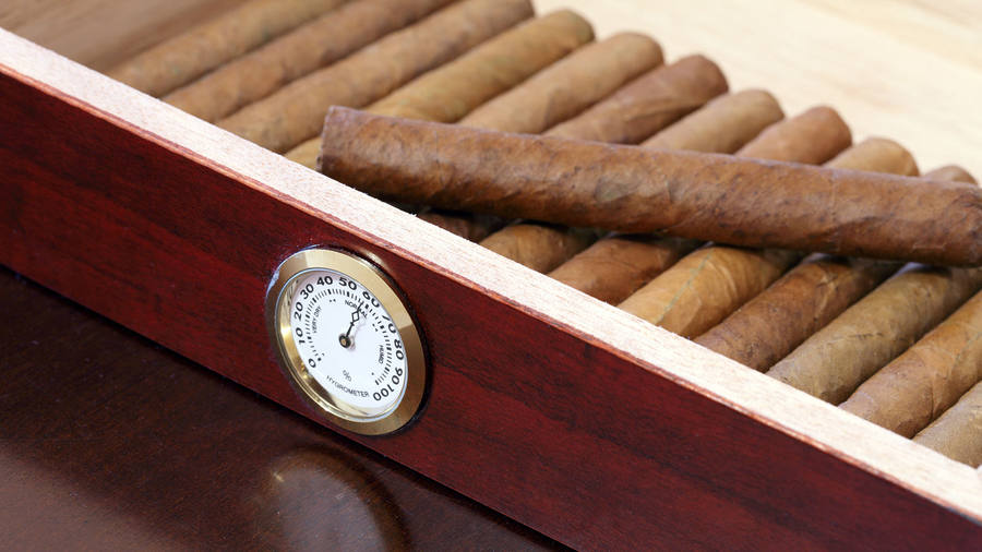 Hộp bảo quản xì gà chuyên dụng có đồng hồ đo độ ẩm