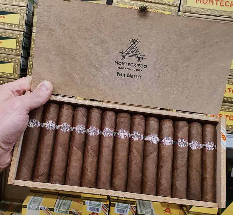 Cigar Montecristo Petit Edmundo hộp 25 điếu